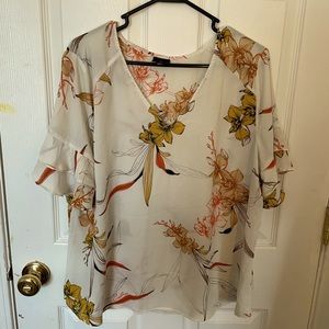 This cute causal blouse great for day out with friends in the fall